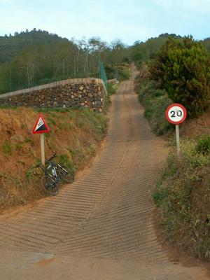 30-percent-grade-steep-incline-street-road-la-calzada.jpg